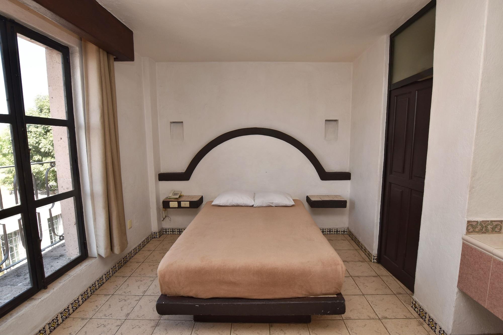 Hotel Plaza Morelia Exterior photo